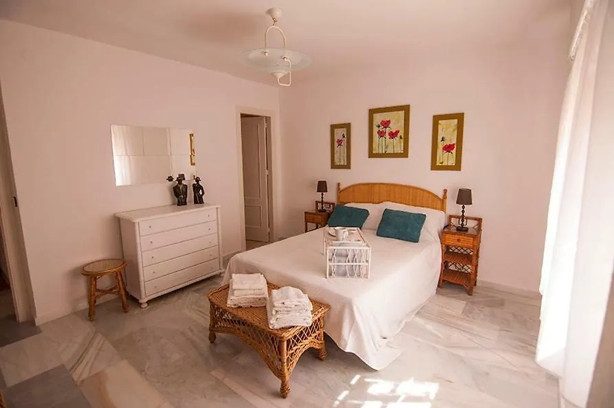 Luminoso Y Fresco Apartamento En 2ª Linea De Playa Fuengirola 0*,  Španělsko